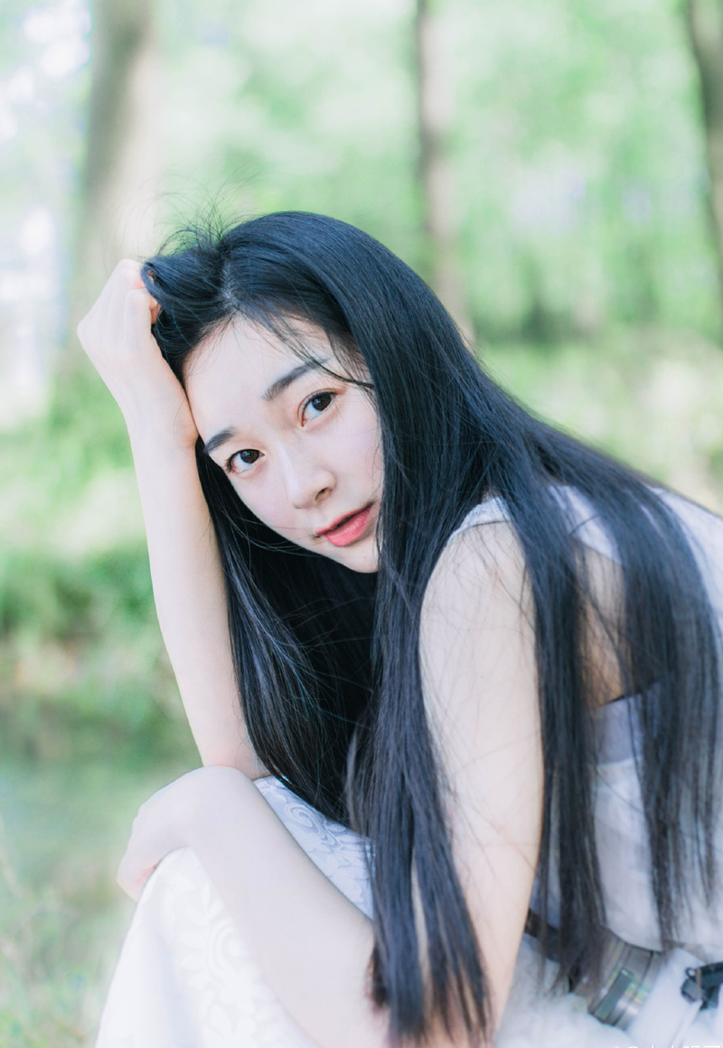 当众人警惕的来到营寨的时候，看着围在原本存放王印的房舍之外，一圈圈横七竖八的尸体以各种姿势倒在地上的时候，还是吃了一惊，不是因为死人，而是因为众人经过确认之后，这留在营寨里的四百人，竟然没有一个活口。